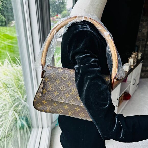 Brand New Louis Vuitton Mini Looping - Picture 14 of 15